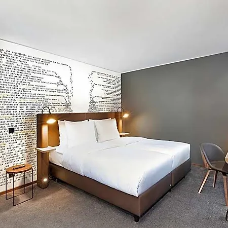 Hotel Hyperion