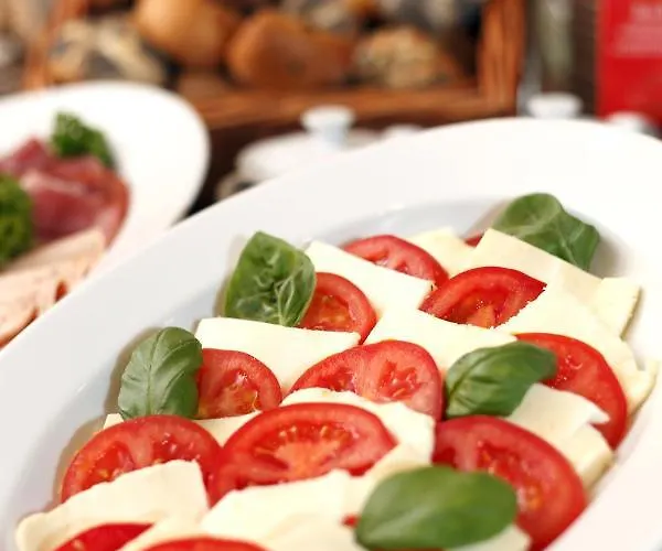 Hyperion 5* لبسيا